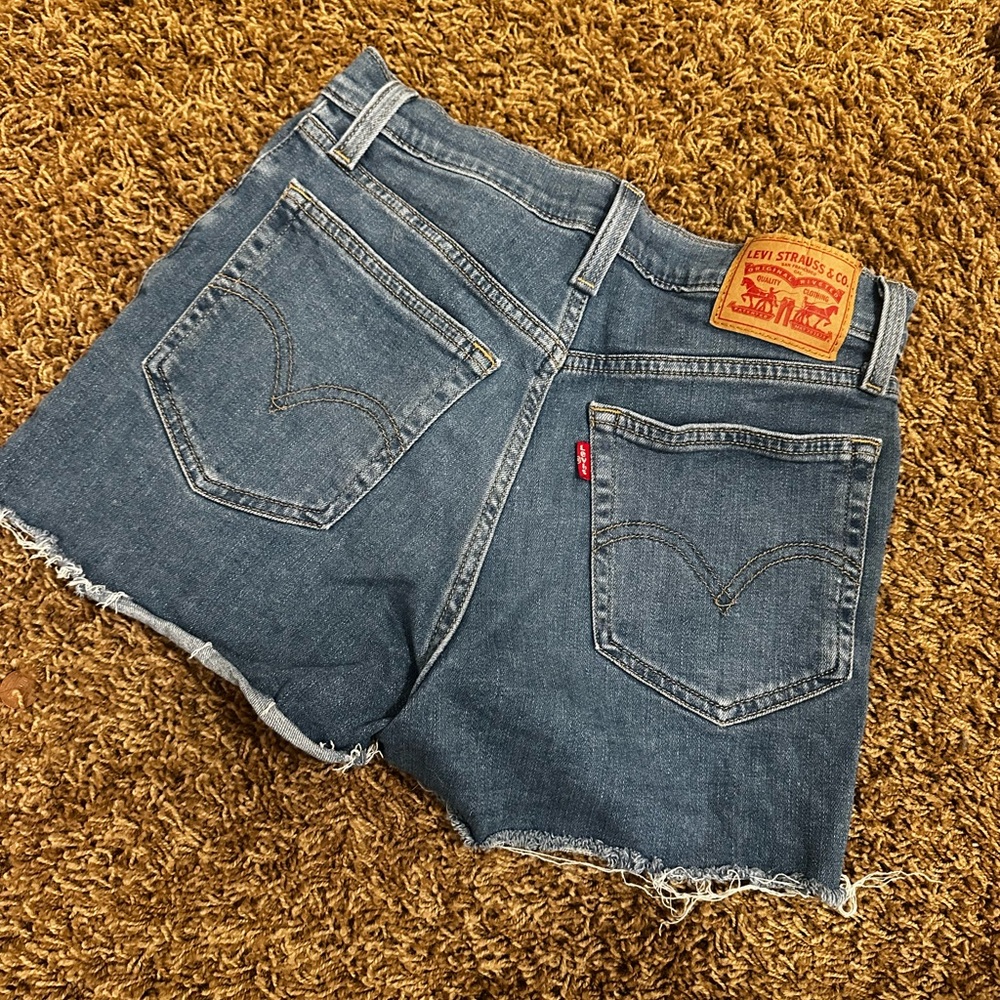 Levi’s shorts - Picture 3 of 3